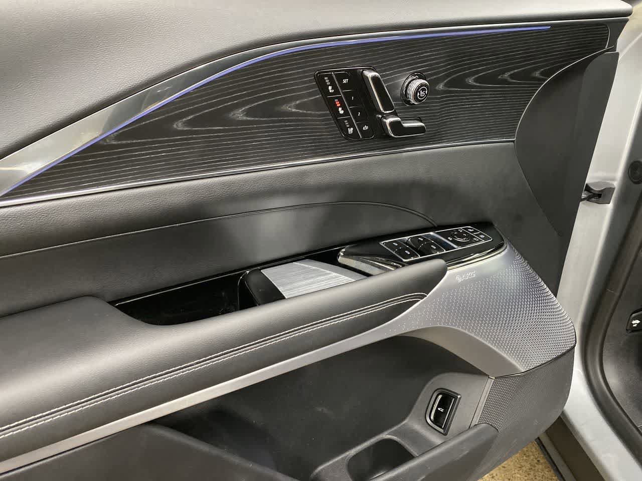 Used 2024 Cadillac Lyriq Luxury w/ LPO, Floor Liner Package AWD/4WD image 15