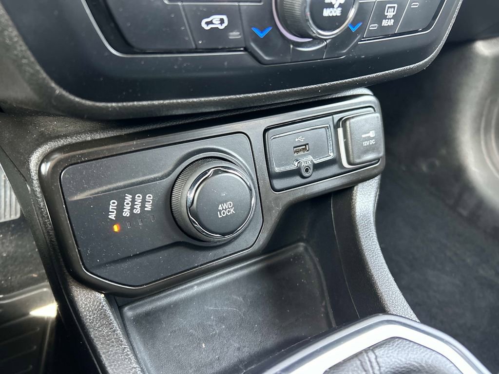 Certified 2023 Jeep Renegade Latitude w/ Premium Group image 33