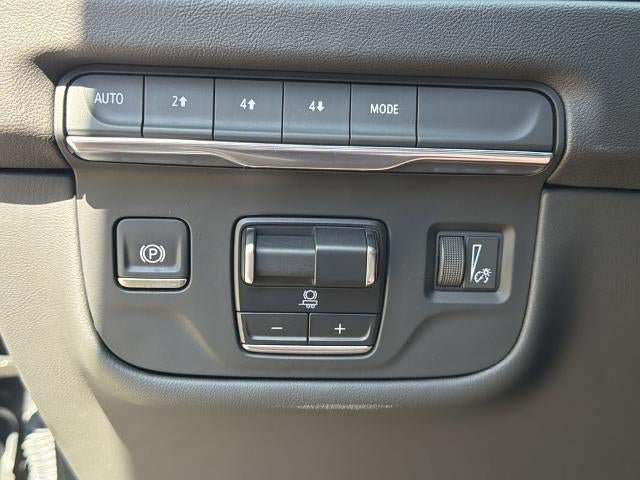 Certified 2025 Cadillac Escalade Premium Luxury AWD/4WD image 36