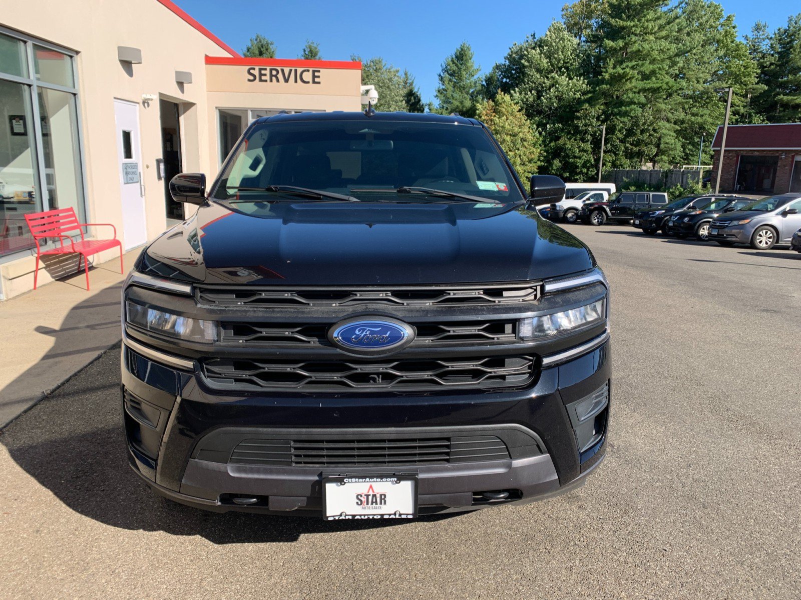 Used 2023 Ford Expedition XLT AWD/4WD image 2