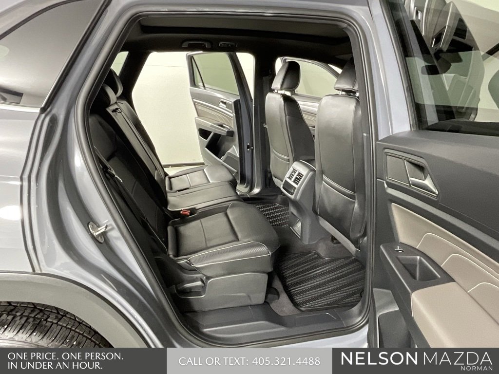 Used 2021 Volkswagen Atlas Cross Sport SE image 16