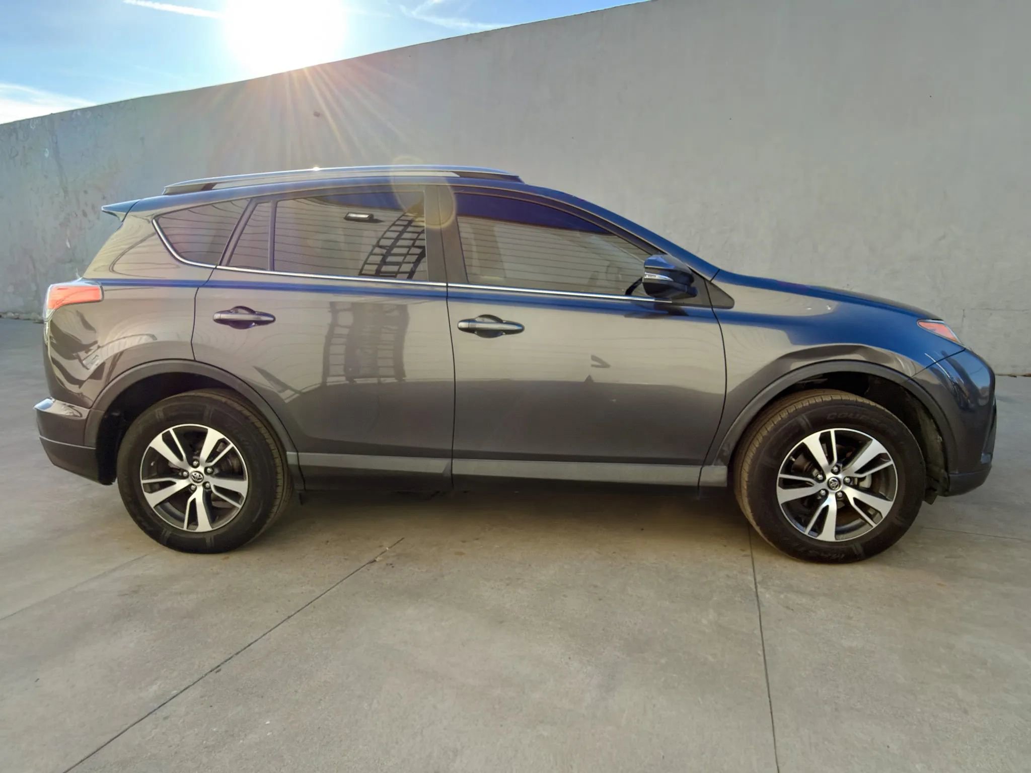 Used 2018 Toyota RAV4 XLE image 9