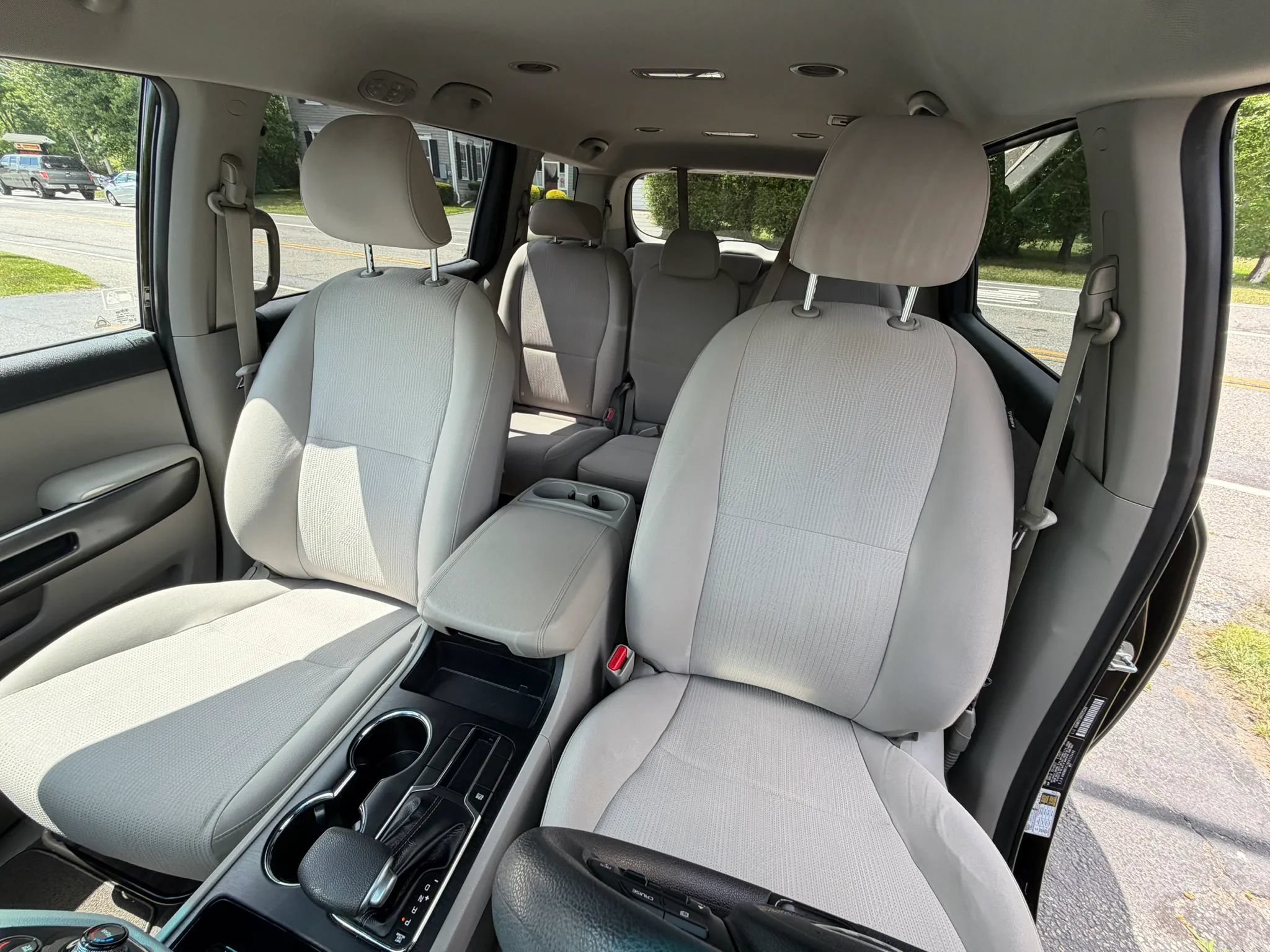 Used 2019 Kia Sedona LX FWD image 14