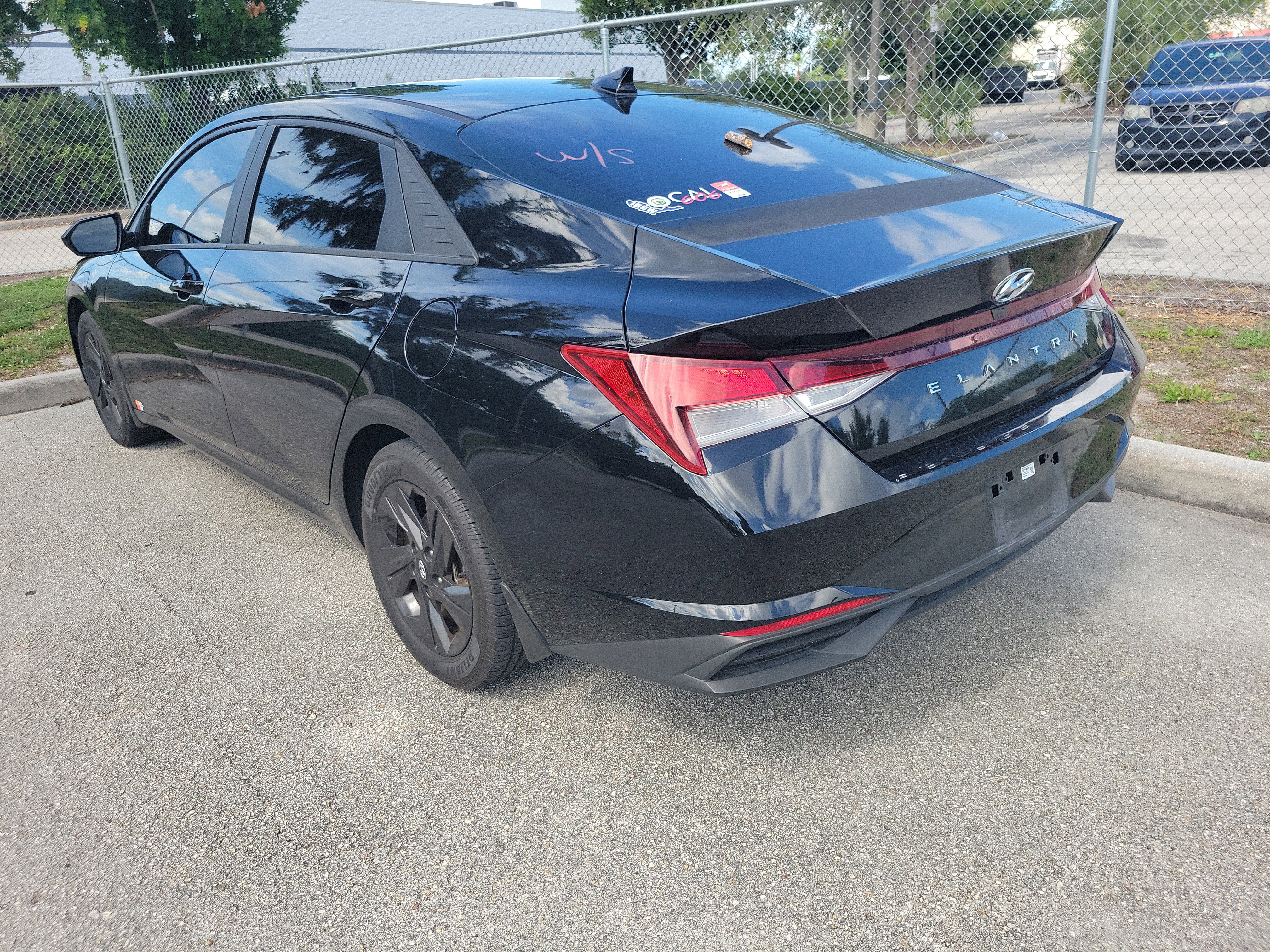 Used 2022 Hyundai Elantra SEL w/ Convenience Package FWD image 4