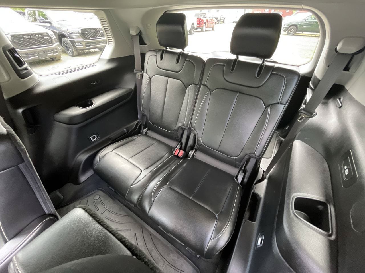 Used 2024 Jeep Grand Cherokee L Limited AWD/4WD image 39