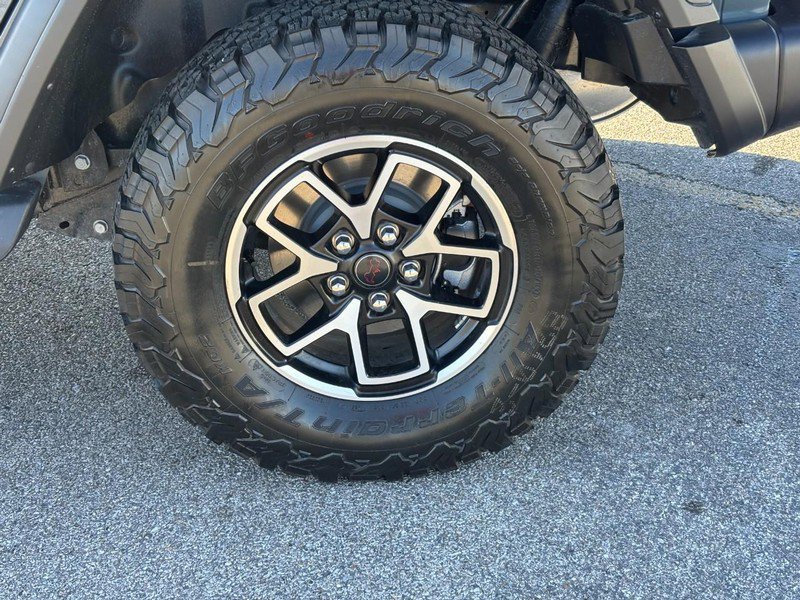 Used 2025 Jeep Wrangler Unlimited Rubicon w/ Convenience Group image 9