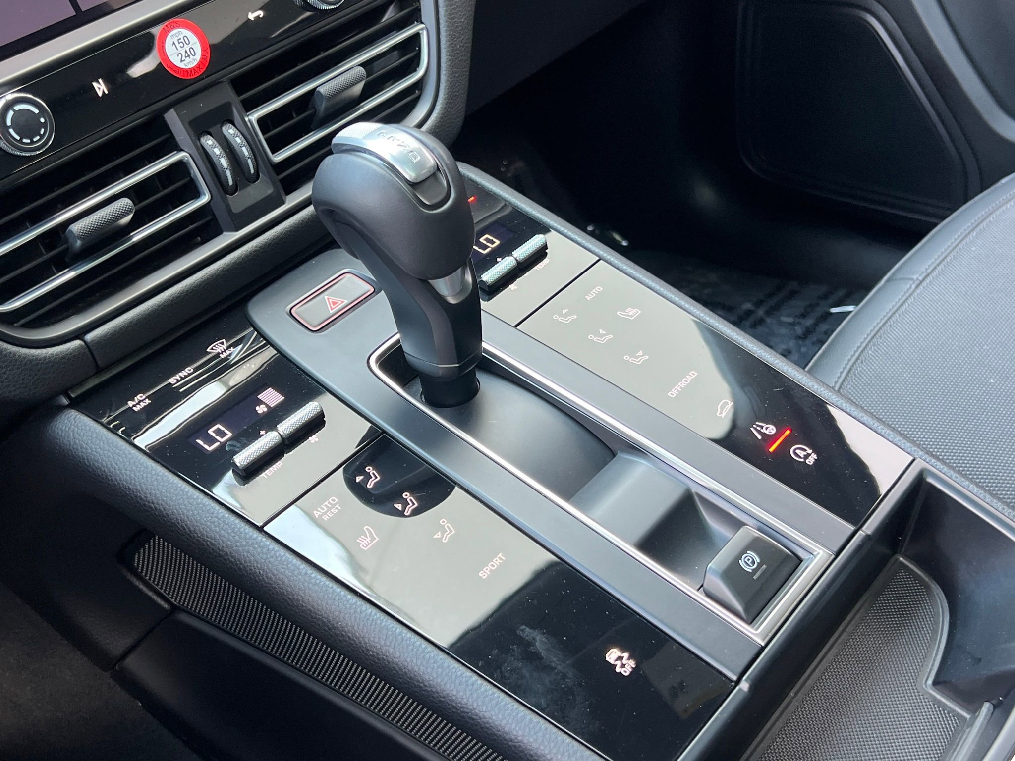 Used 2024 Porsche Macan AWD/4WD image 25