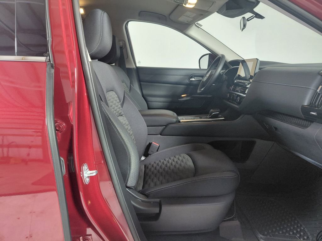 Used 2022 Nissan Pathfinder SV image 17