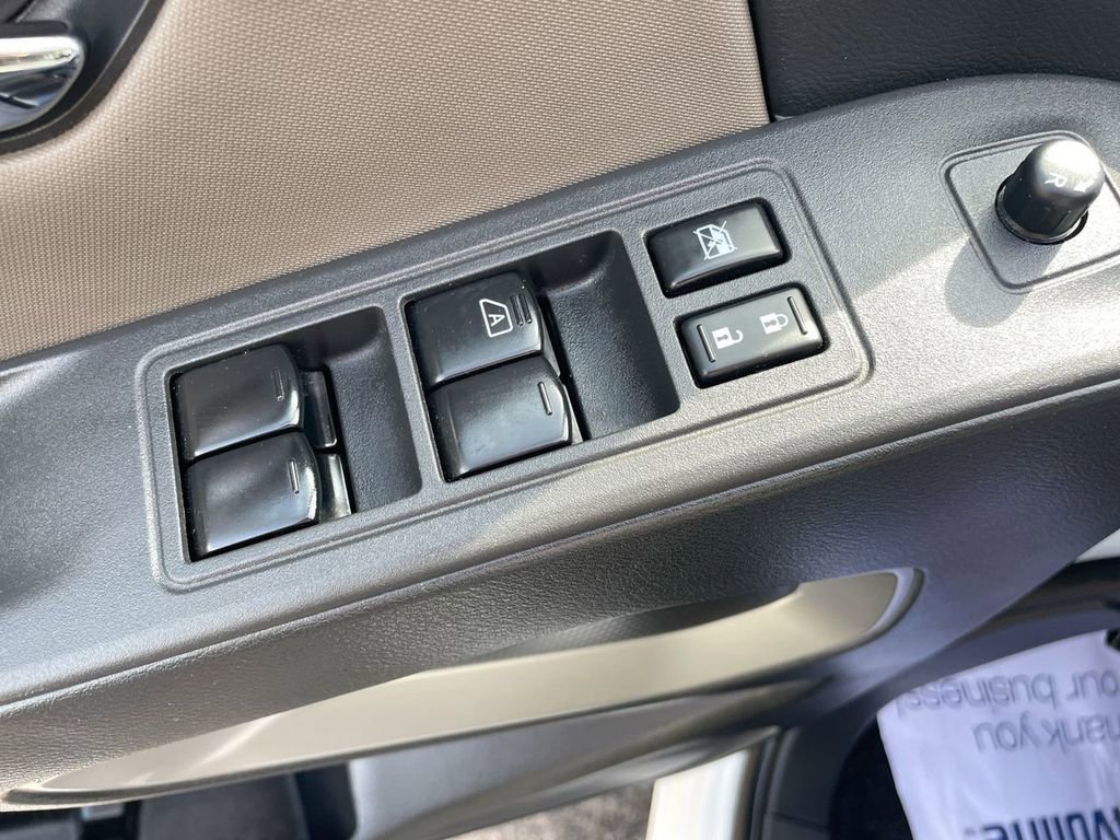 Used 2022 Nissan Frontier SV image 23