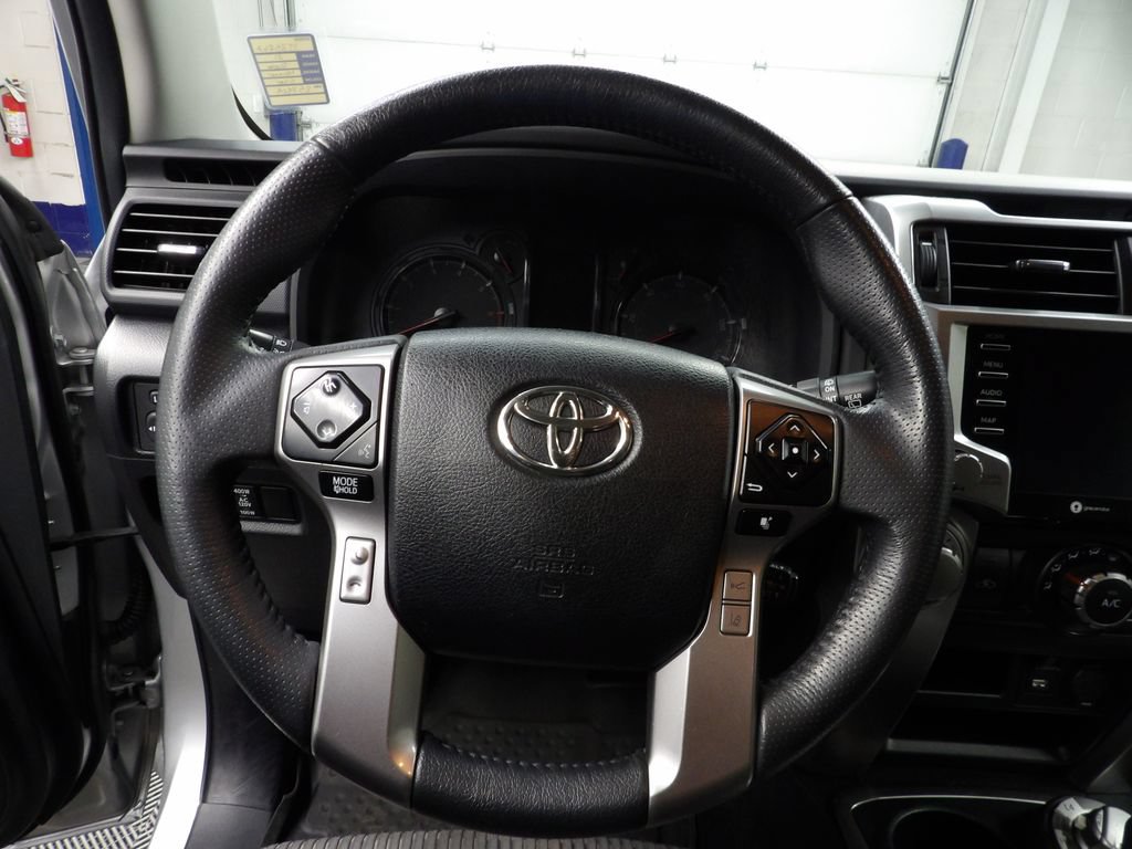 Used 2021 Toyota 4Runner SR5 AWD/4WD image 38