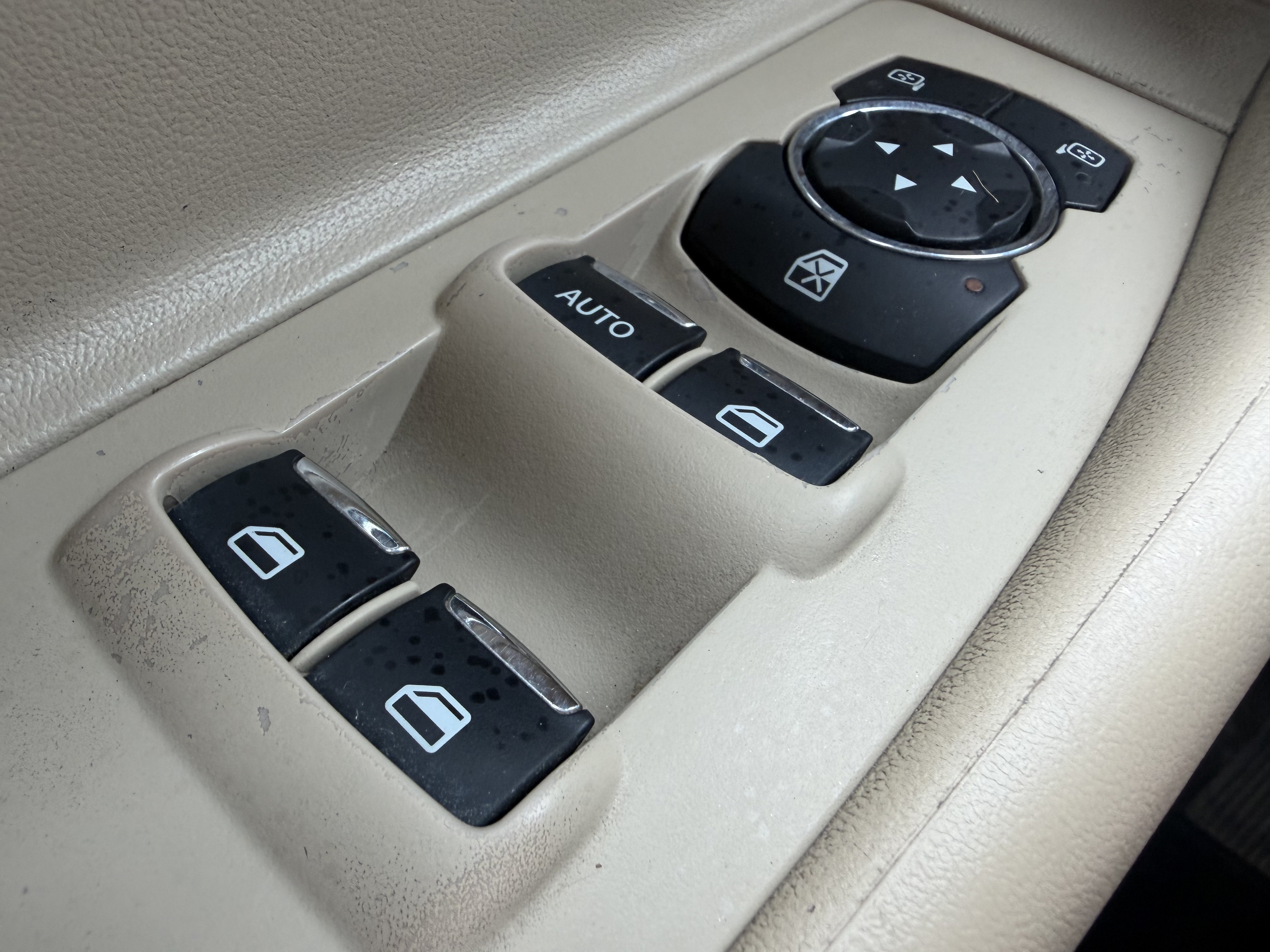 Used 2014 Ford Taurus SEL w/ Equipment Group 201A AWD/4WD image 27