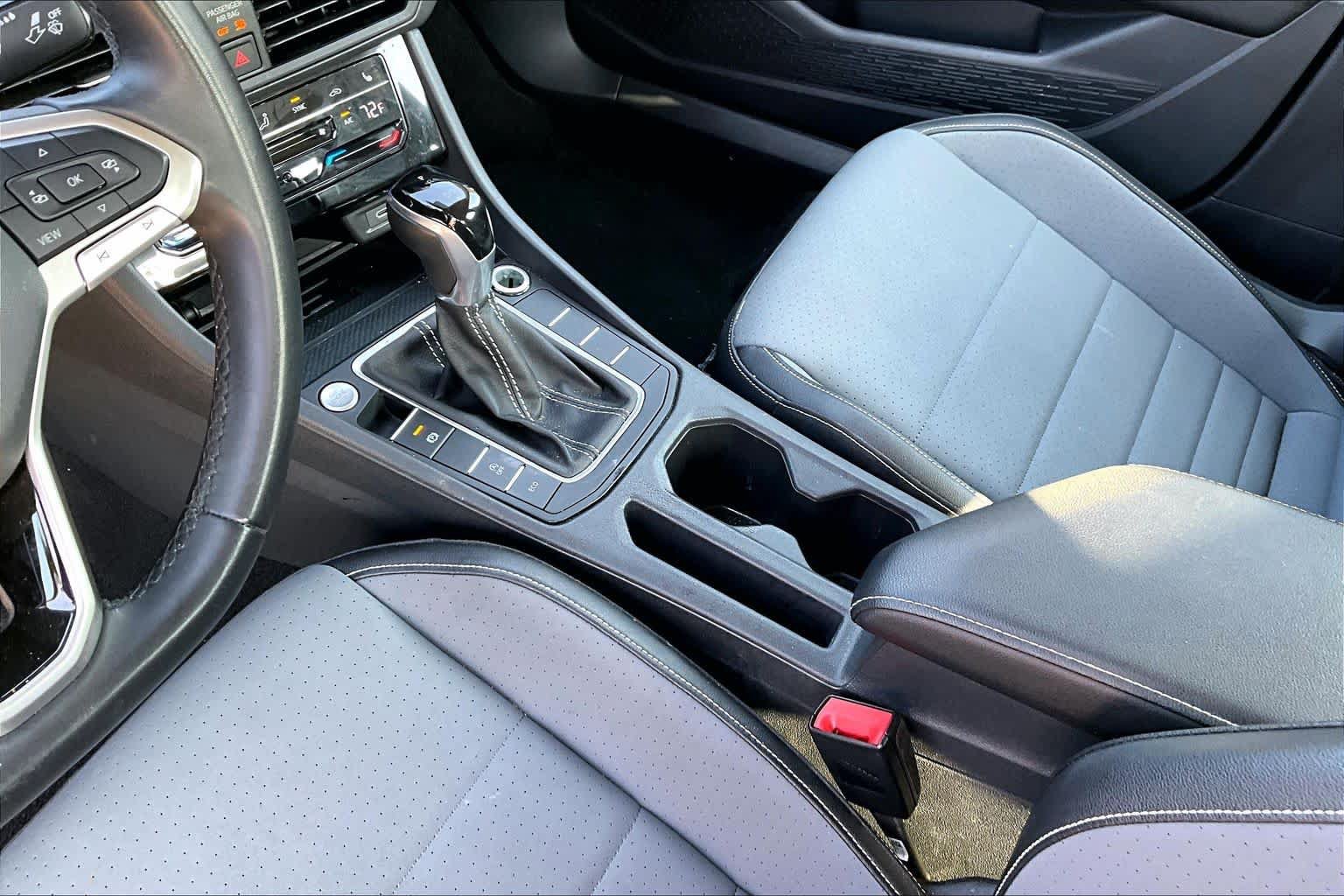 Used 2025 Volkswagen Jetta SE FWD image 14