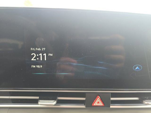 Used 2025 Hyundai Elantra SEL FWD image 17