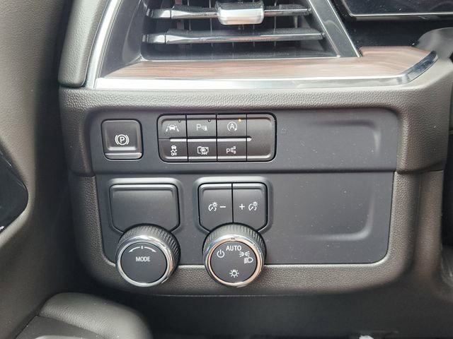 Used 2025 Chevrolet Suburban LS RWD image 24