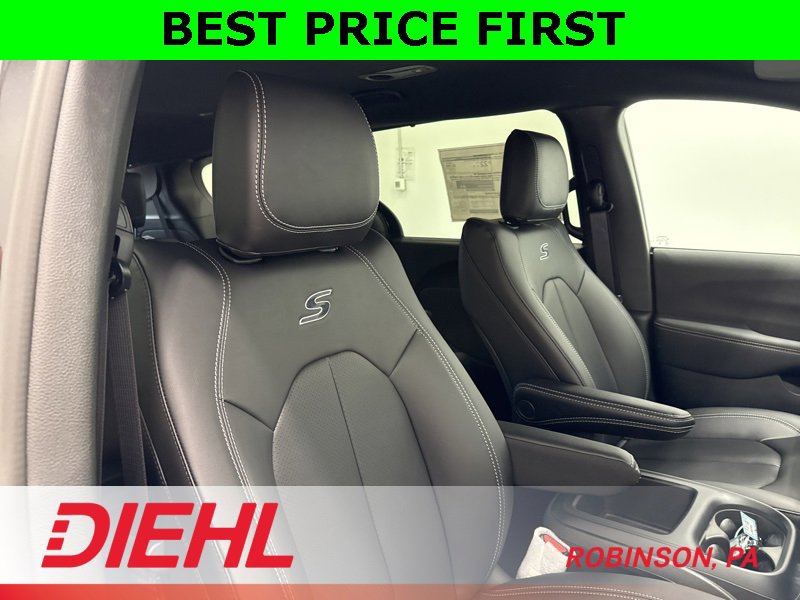New 2026 Chrysler Pacifica Select image 16