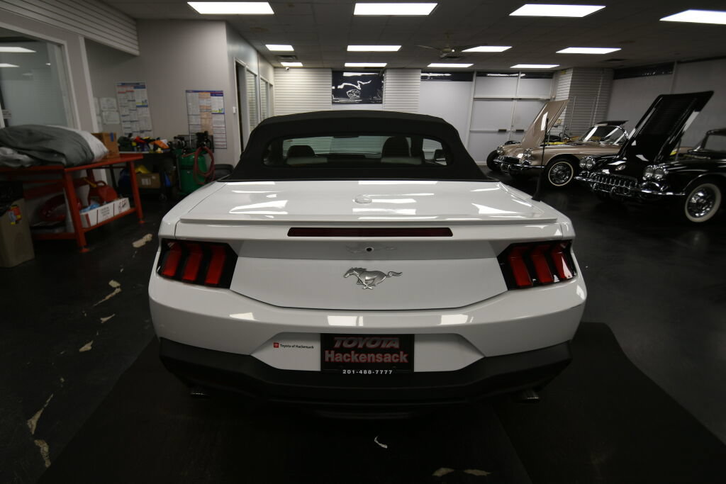 Used 2024 Ford Mustang Premium RWD image 5
