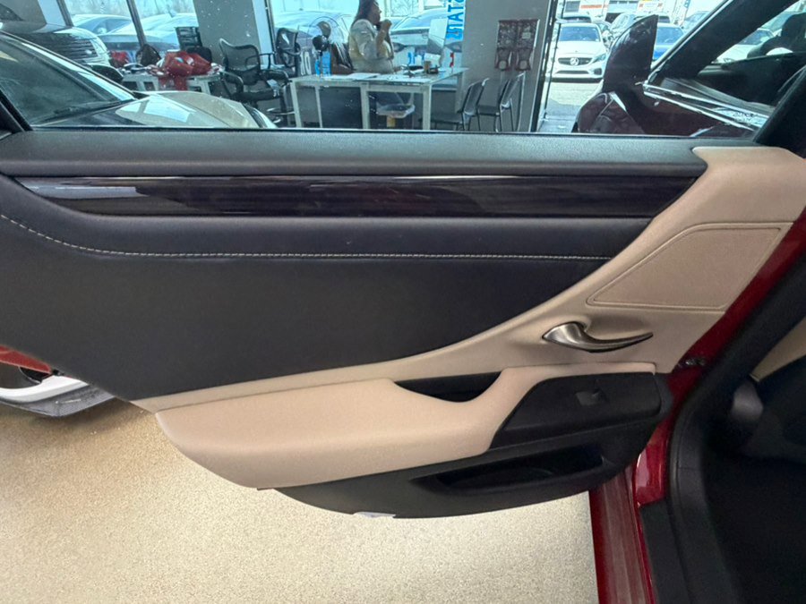 Used 2020 Lexus ES 350 w/ Premium Package image 28