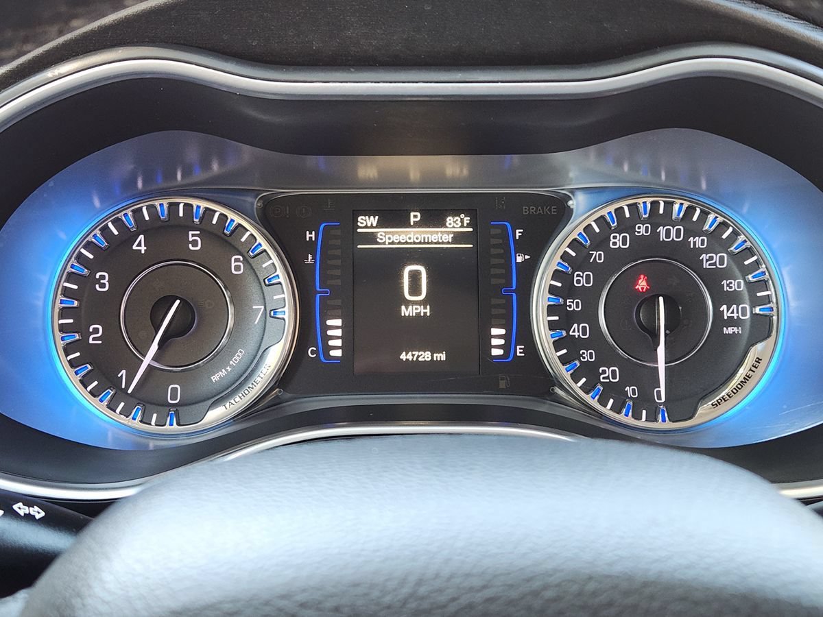 Used 2017 Chrysler 200 Limited Platinum FWD image 32