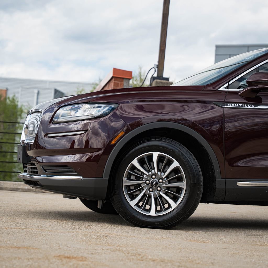 Used 2023 Lincoln Nautilus AWD w/ Premium Package image 2
