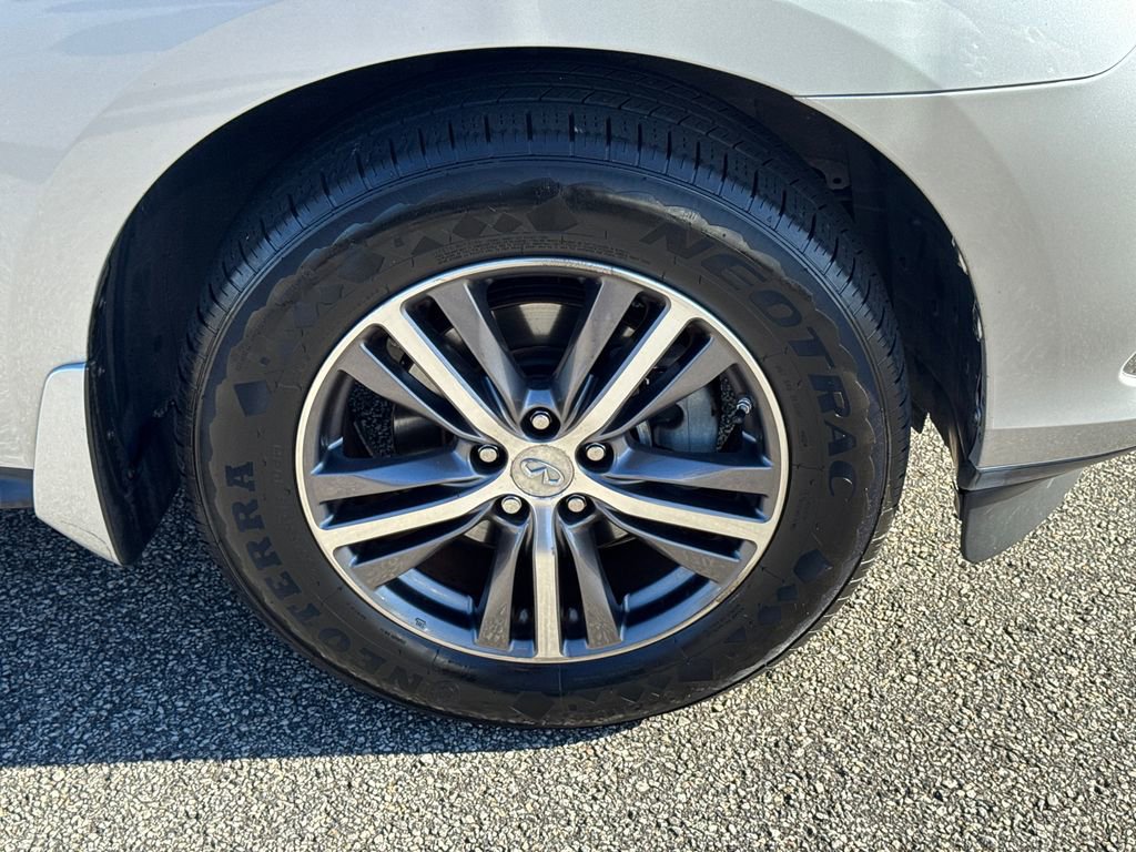 Used 2019 INFINITI QX60 Luxe w/ Essential Package image 12