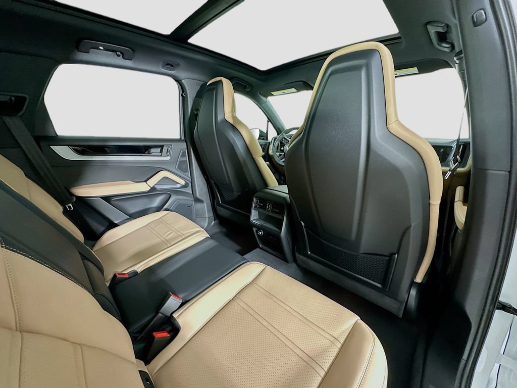 Certified 2026 Porsche Cayenne AWD/4WD image 30