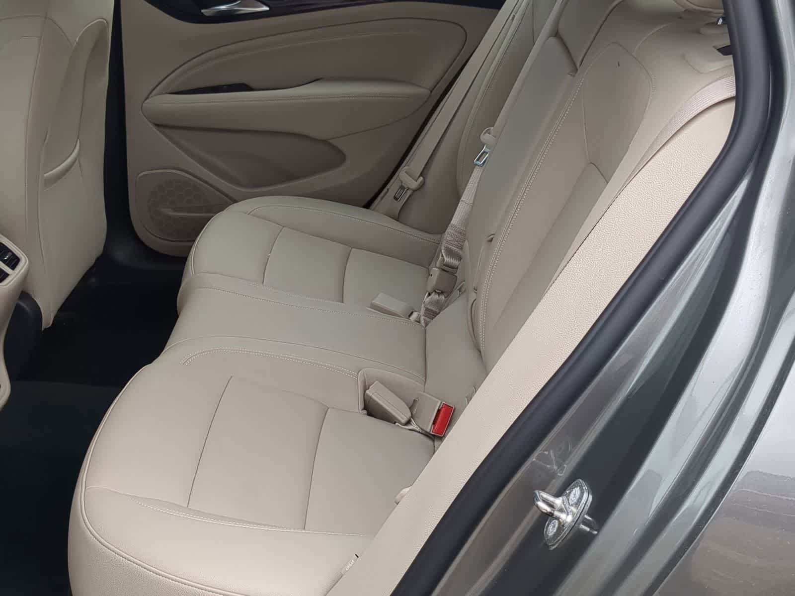 Used 2018 Buick Regal Essence w/ Driver Confidence Package #1 FWD image 19