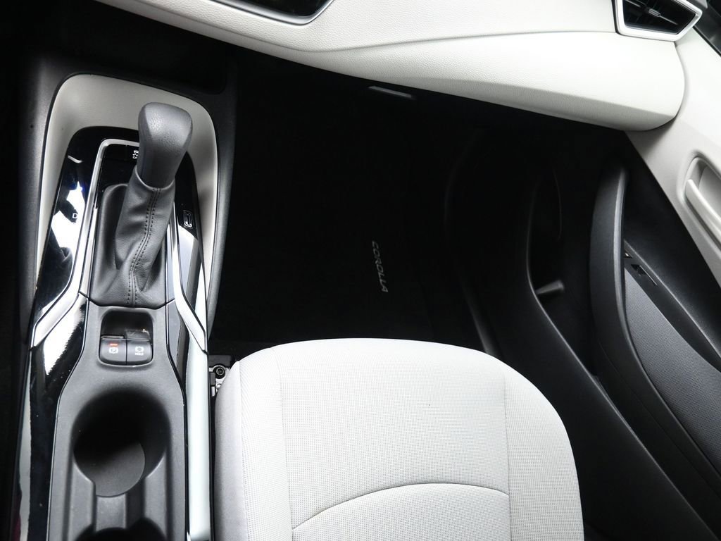 Used 2022 Toyota Corolla LE image 9