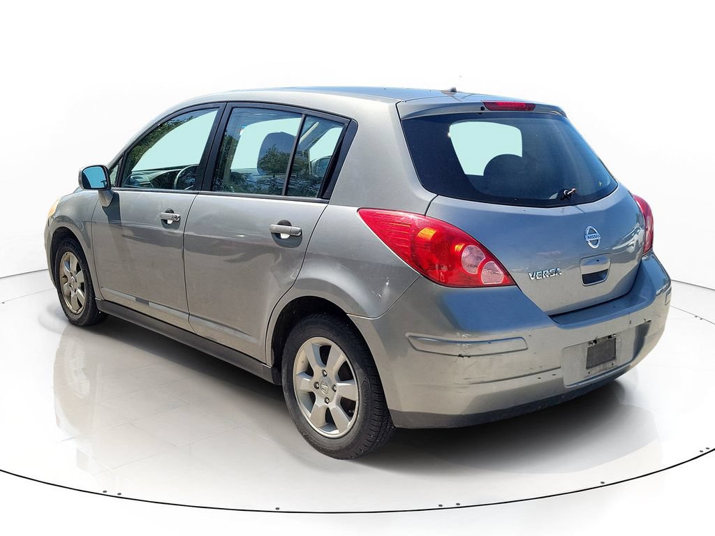 Used 2007 Nissan Versa Hatchback w/ Convenience Pkg FWD image 3