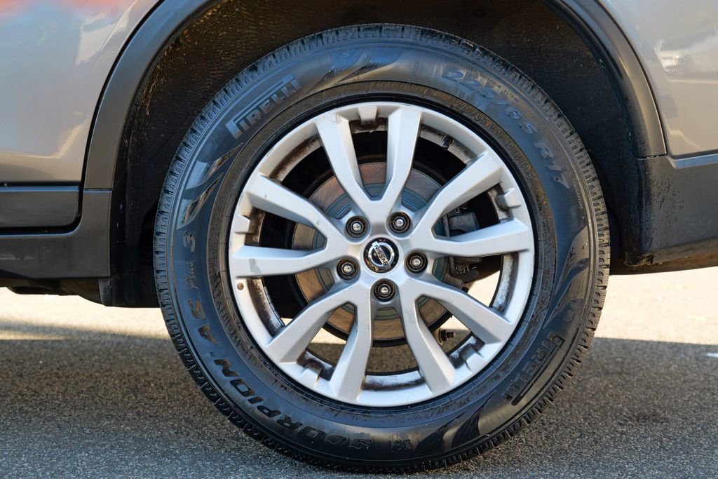 Used 2020 Nissan Rogue SV image 14