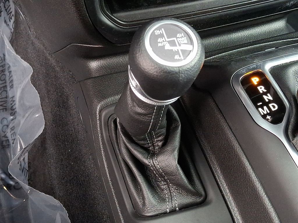 Used 2025 Jeep Wrangler Unlimited Sahara image 24