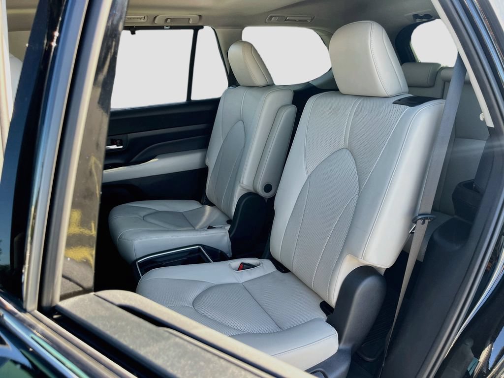 Used 2025 Toyota Grand Highlander FWD image 24