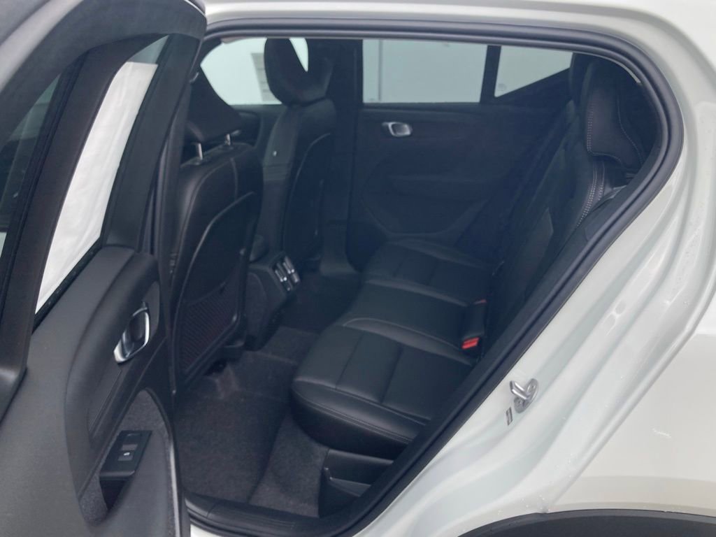 Certified 2026 Volvo XC40 B5 Plus w/ Protection Package Premier image 16