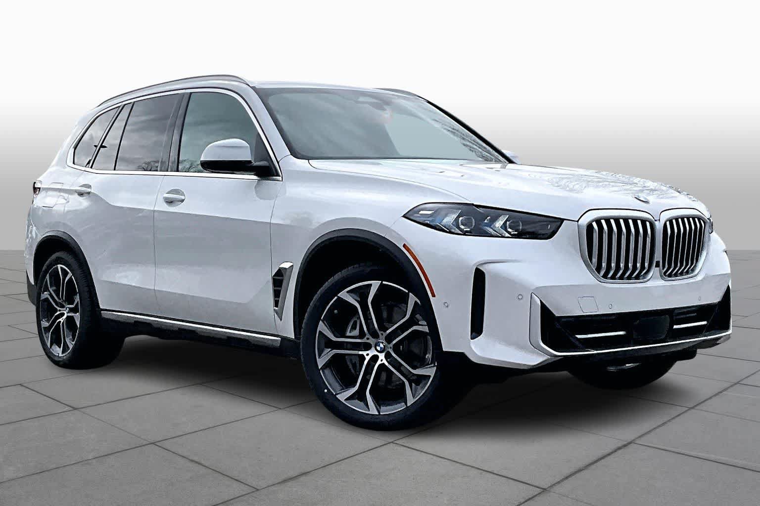 New 2026 BMW X5 xDrive40i w/ M Sport Package AWD/4WD image 2