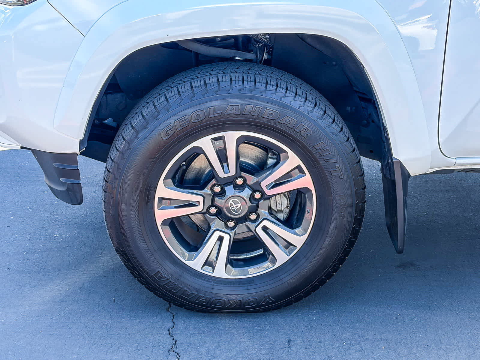 Used 2016 Toyota Tacoma TRD Sport AWD/4WD image 9