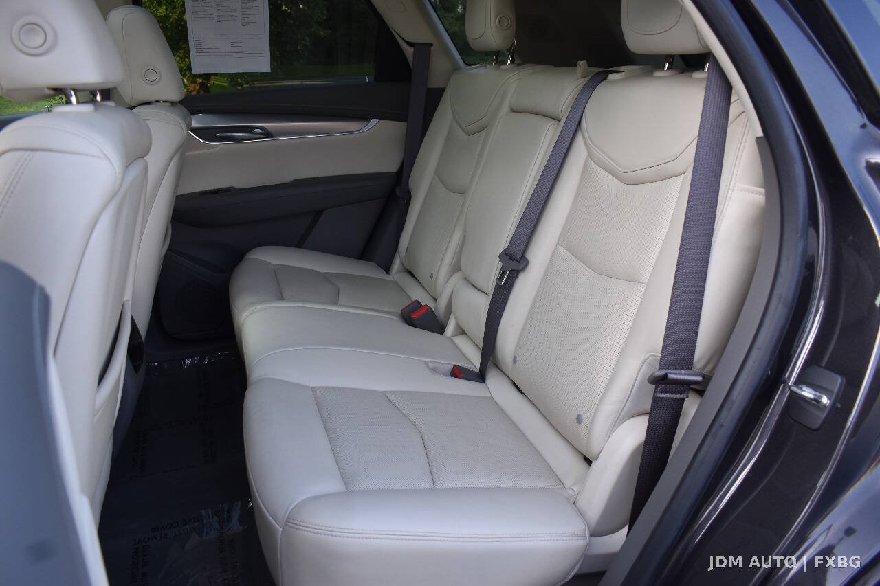 Used 2017 Cadillac XT5 Luxury w/ Driver Awareness Package AWD/4WD image 15