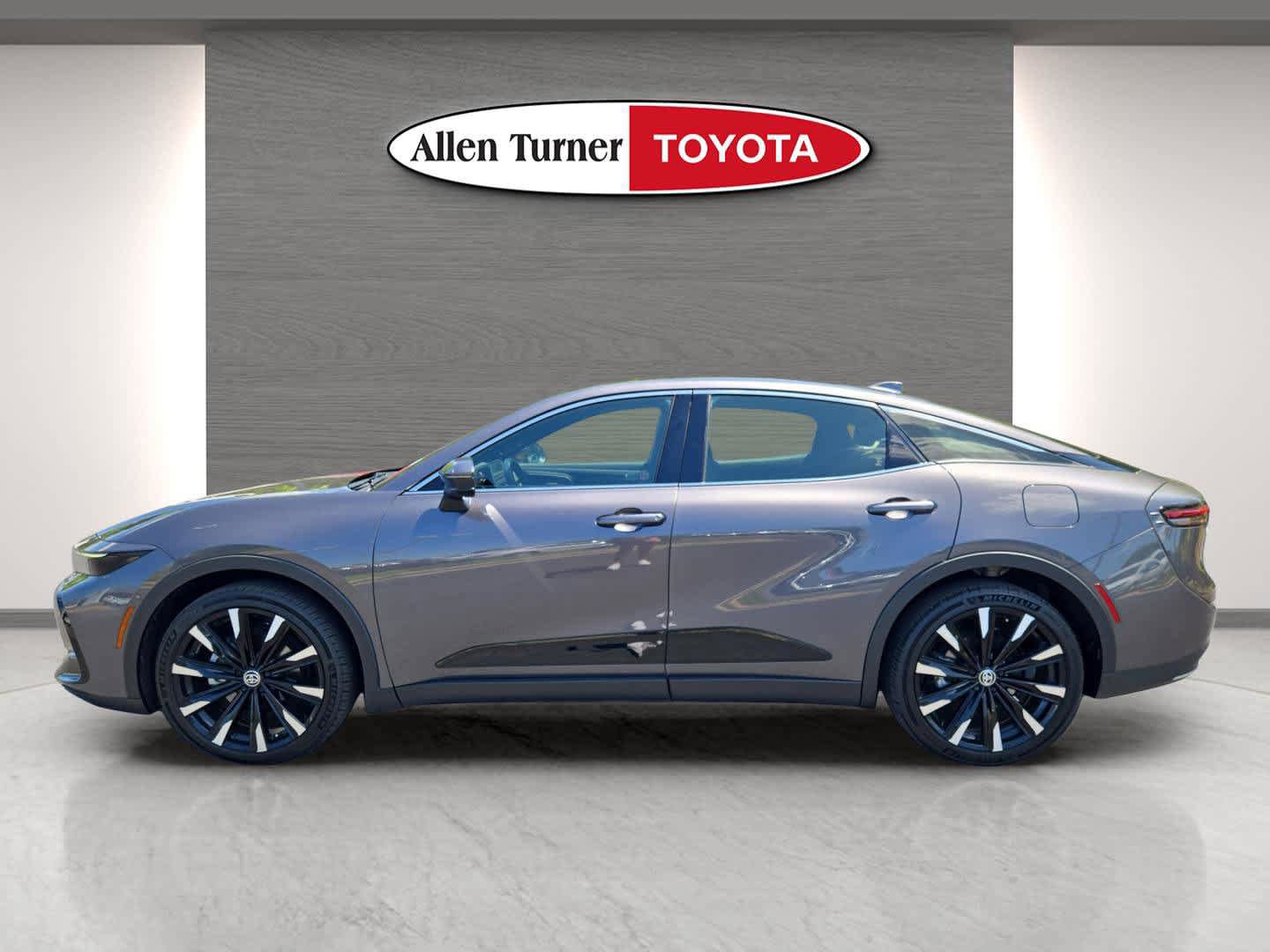 Used 2024 Toyota Crown Platinum AWD/4WD image 10