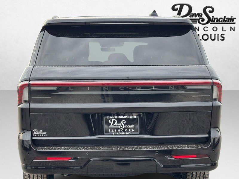 New 2026 Lincoln Navigator Reserve w/ Jet Appearance Package AWD/4WD image 4