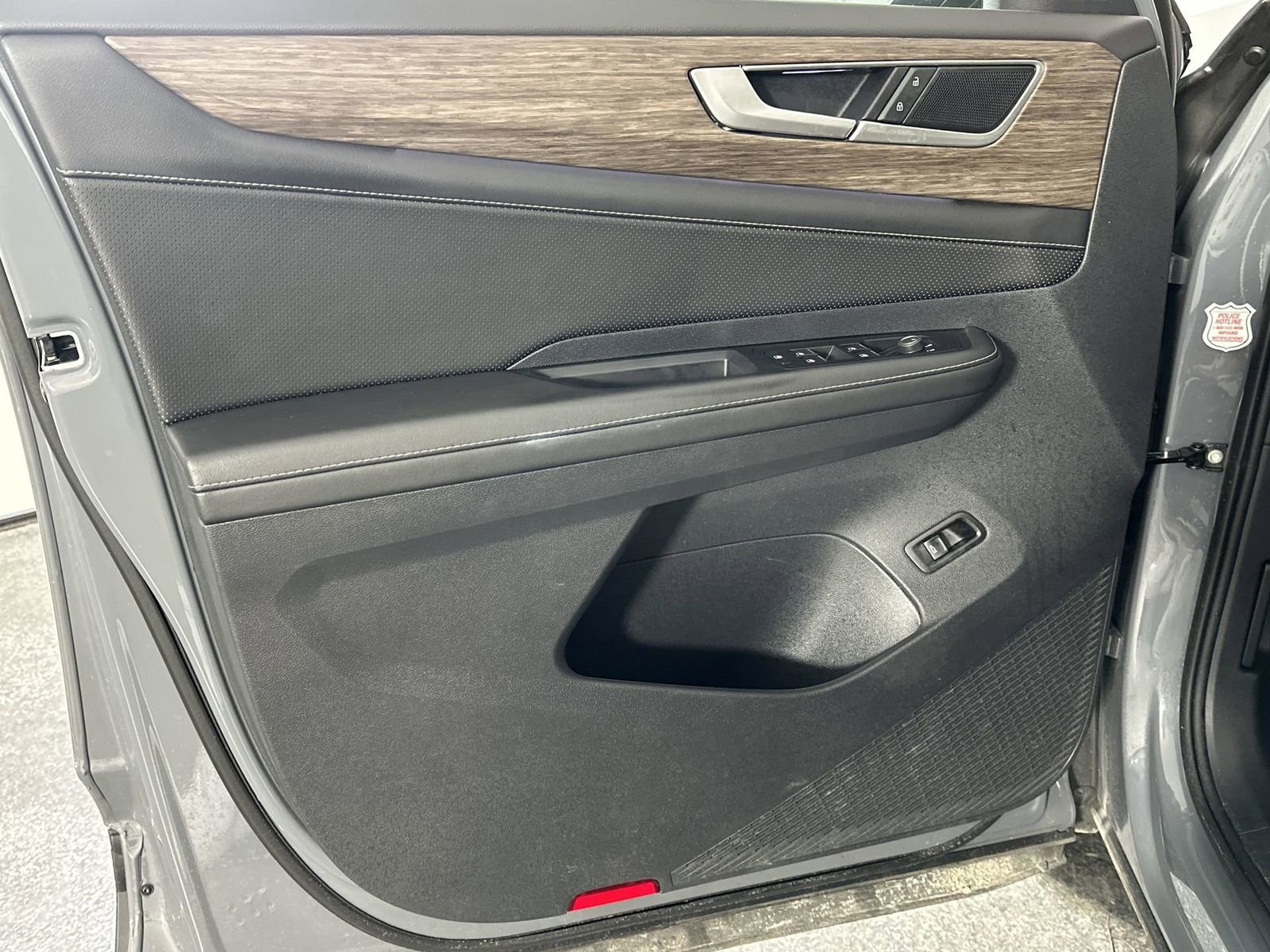 Used 2025 Volkswagen Atlas SEL AWD/4WD image 29