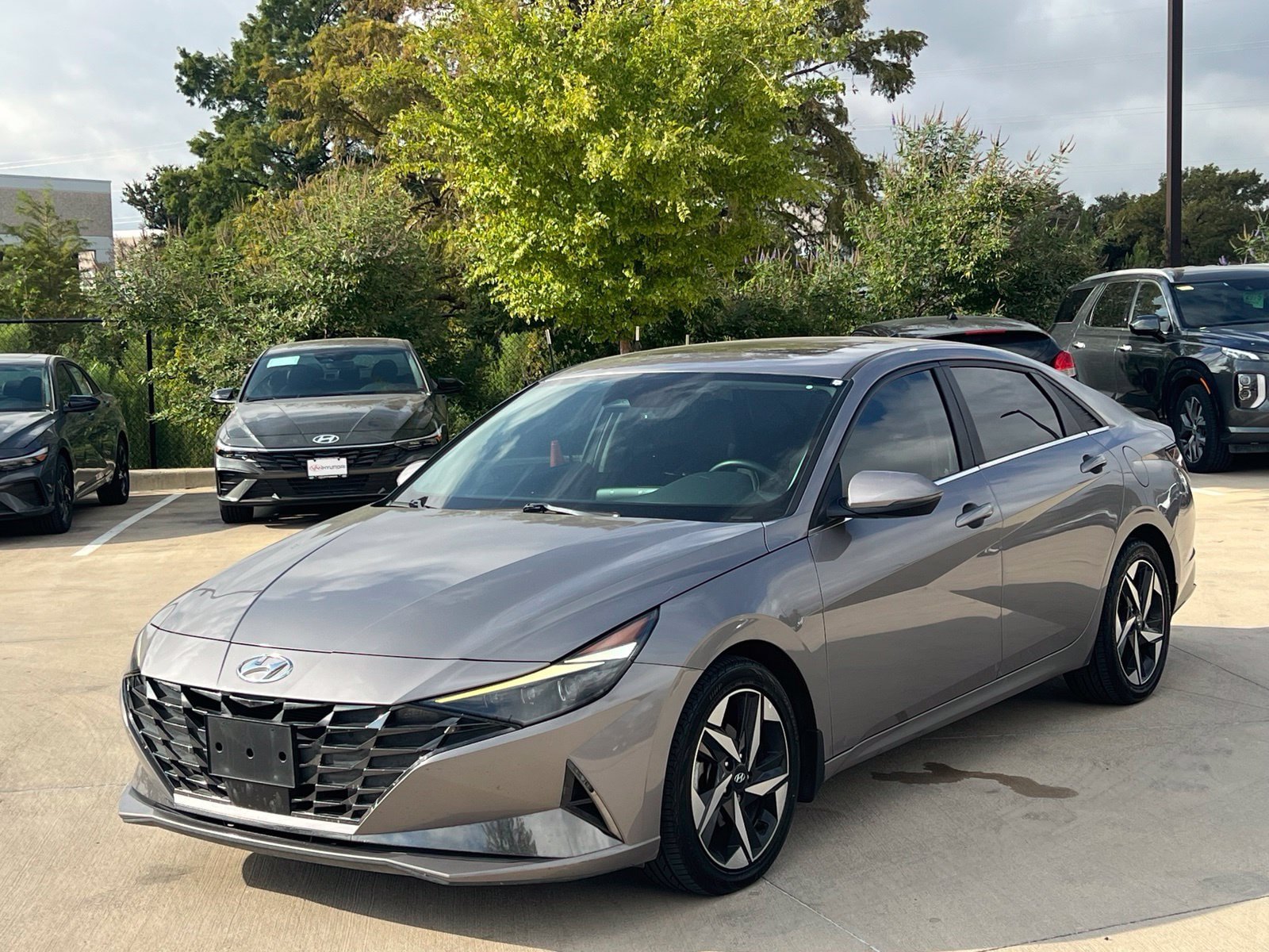 Used 2022 Hyundai Elantra Limited FWD image 5