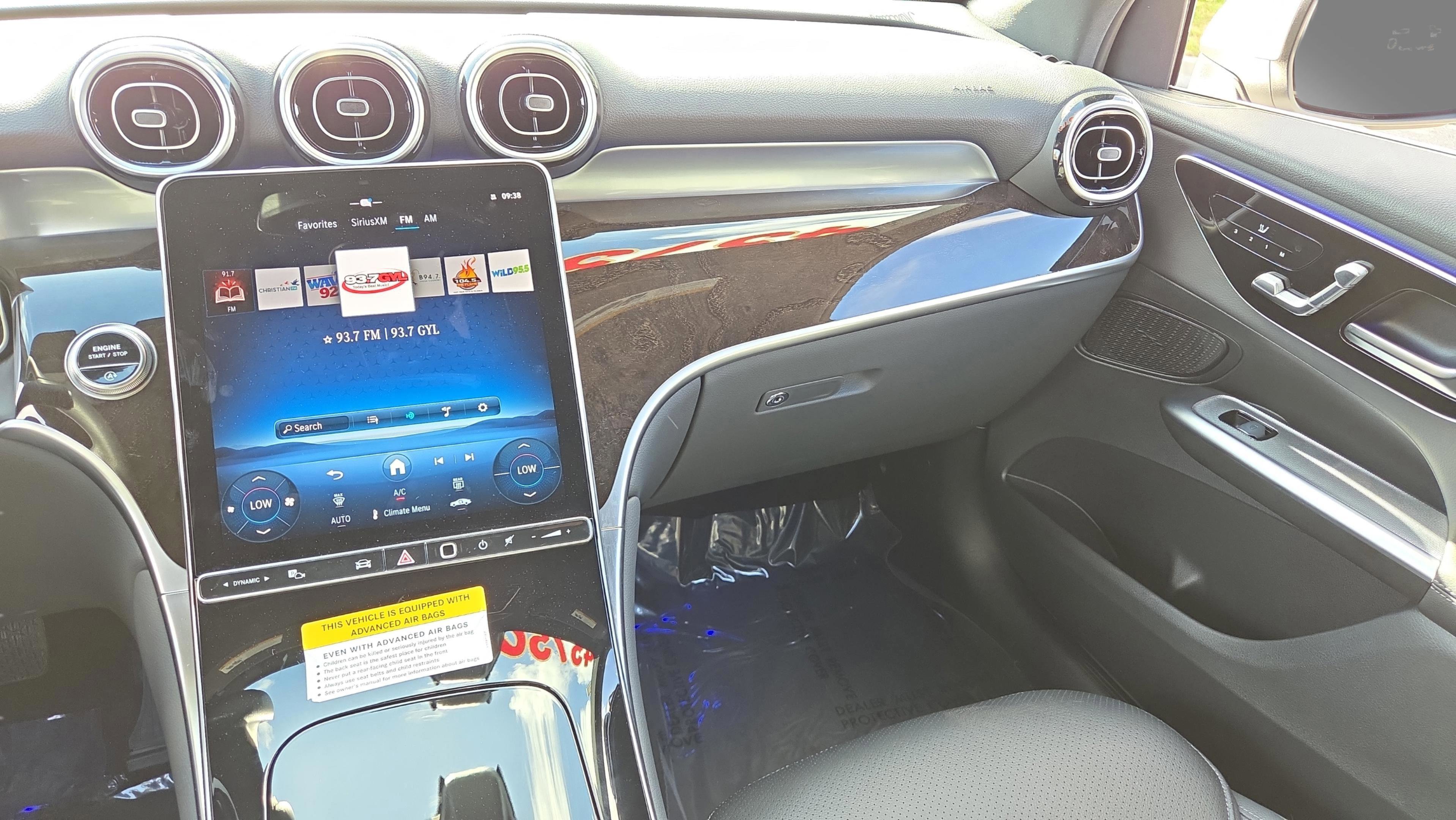 Used 2025 Mercedes-Benz GLC 300 image 26