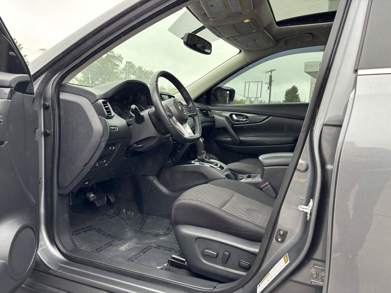 Used 2018 Nissan Rogue SV w/ Sun & Sound Touring Package AWD/4WD image 16