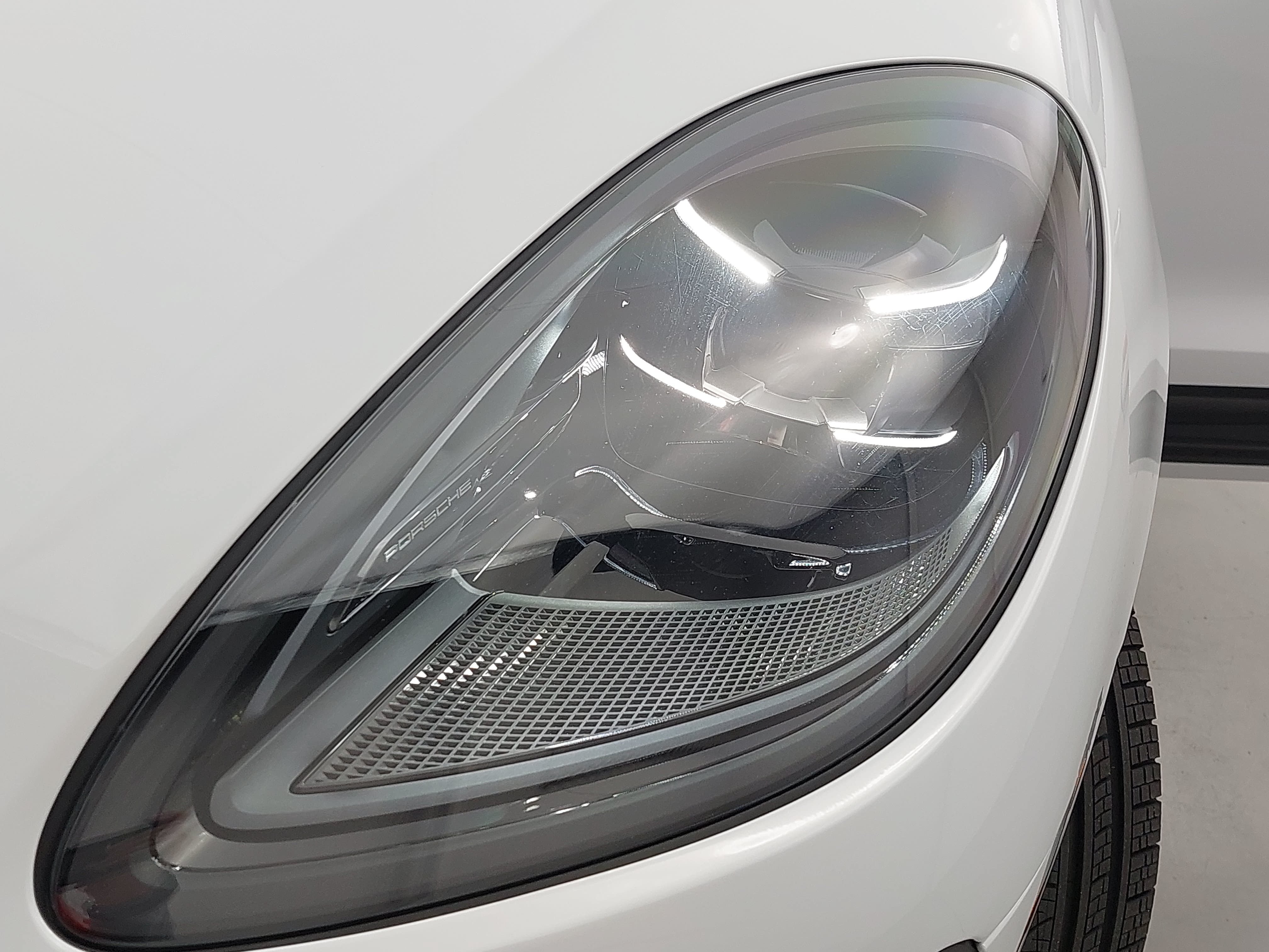 Certified 2025 Porsche Macan S AWD/4WD image 33