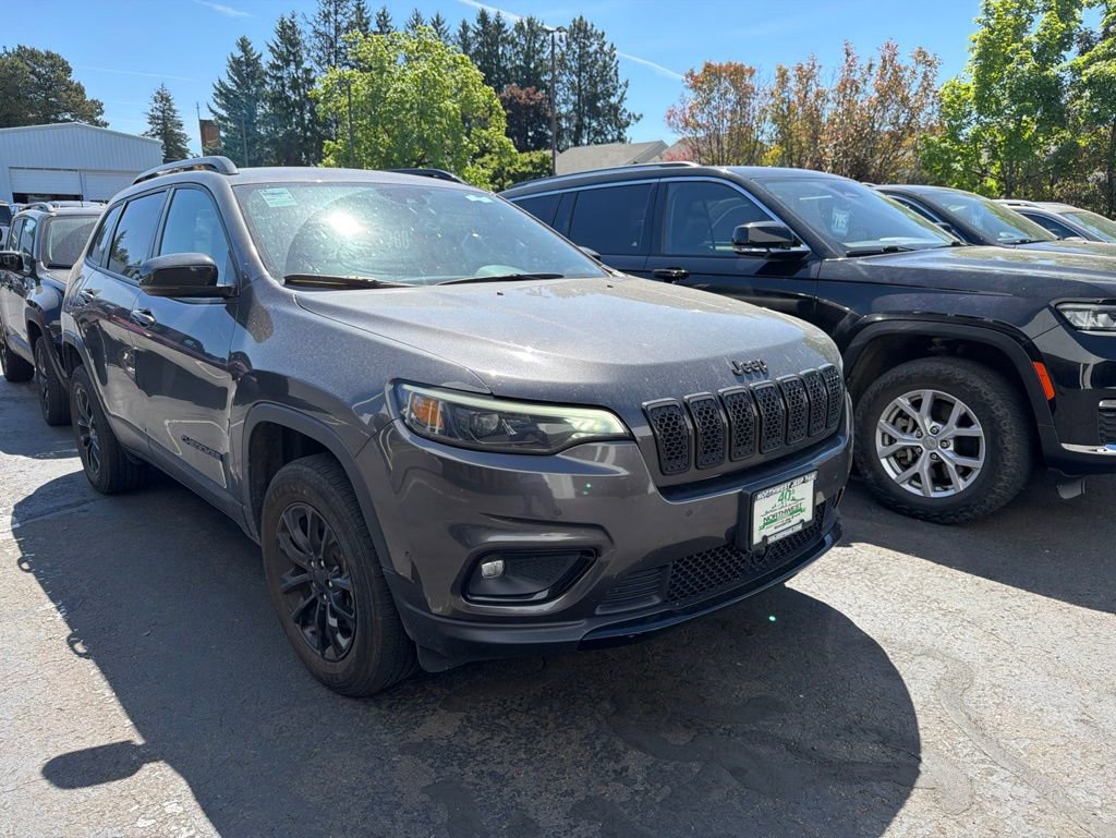 Used 2023 Jeep Cherokee Altitude Lux w/ Mopar Interior Package AWD/4WD image 4