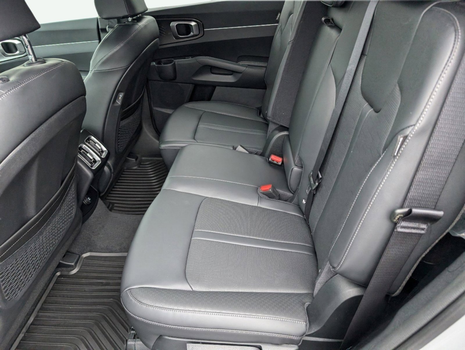 Used 2025 Kia Sorento S w/ Panoramic Sunroof Package image 12