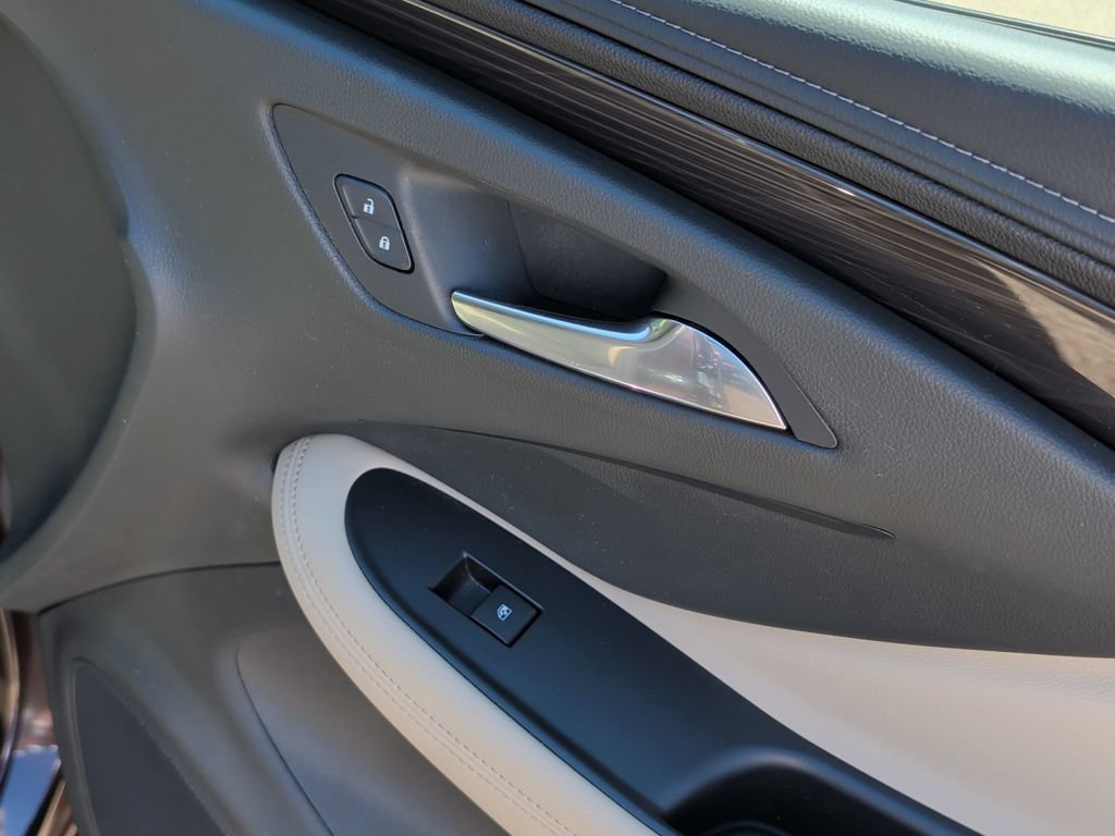 Used 2020 Buick Envision Essence AWD/4WD image 36