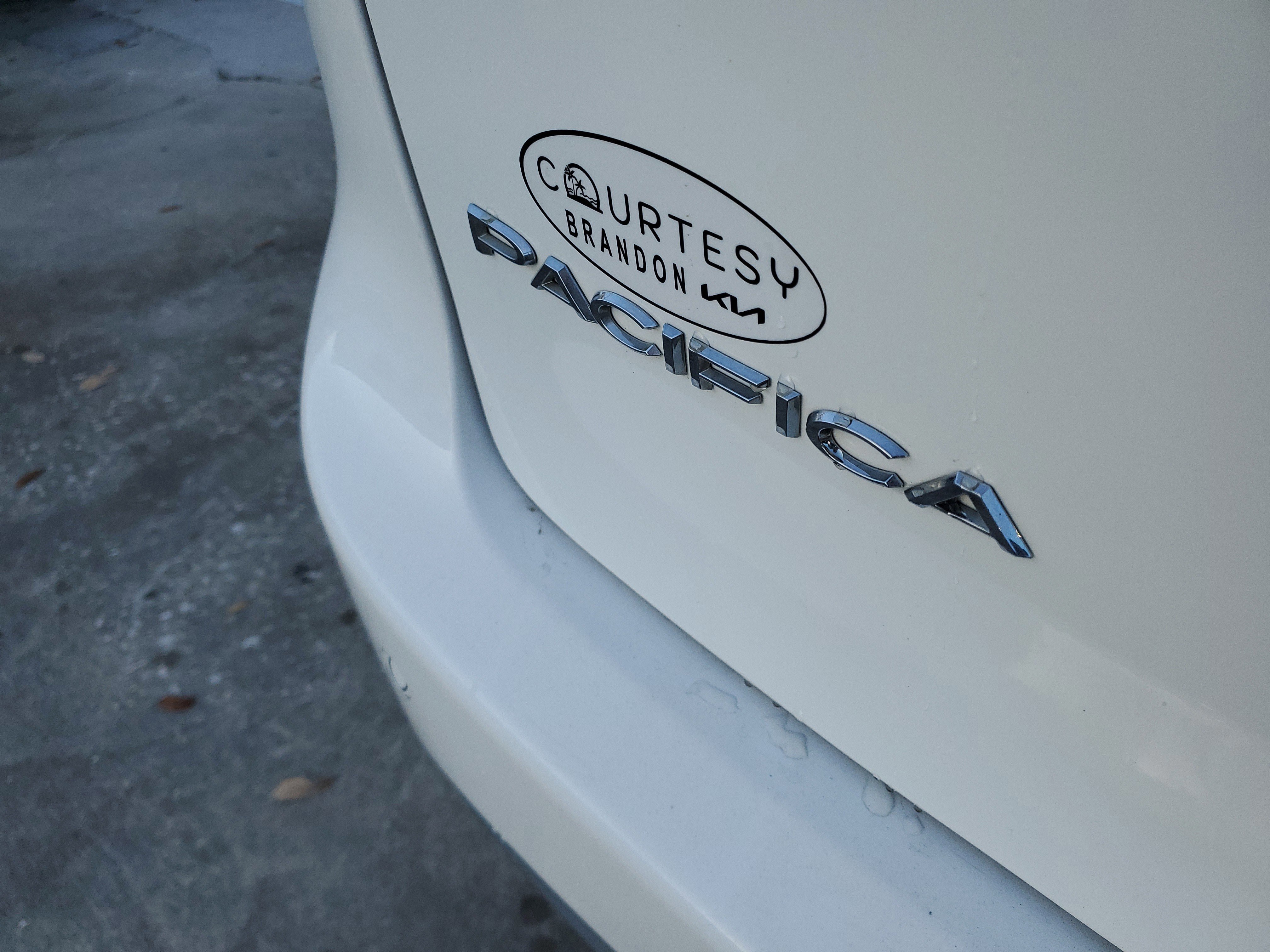 Used 2023 Chrysler Pacifica Touring-L image 9