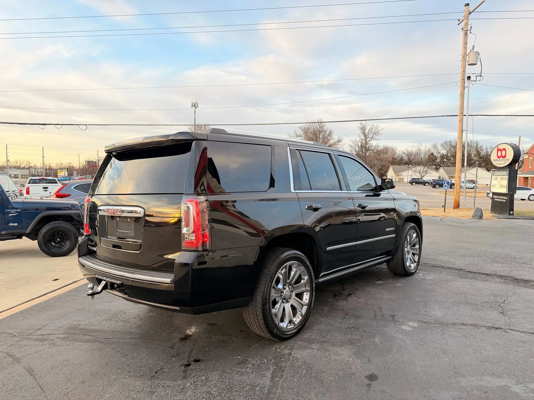Used 2015 GMC Yukon Denali w/ Premium Package image 8