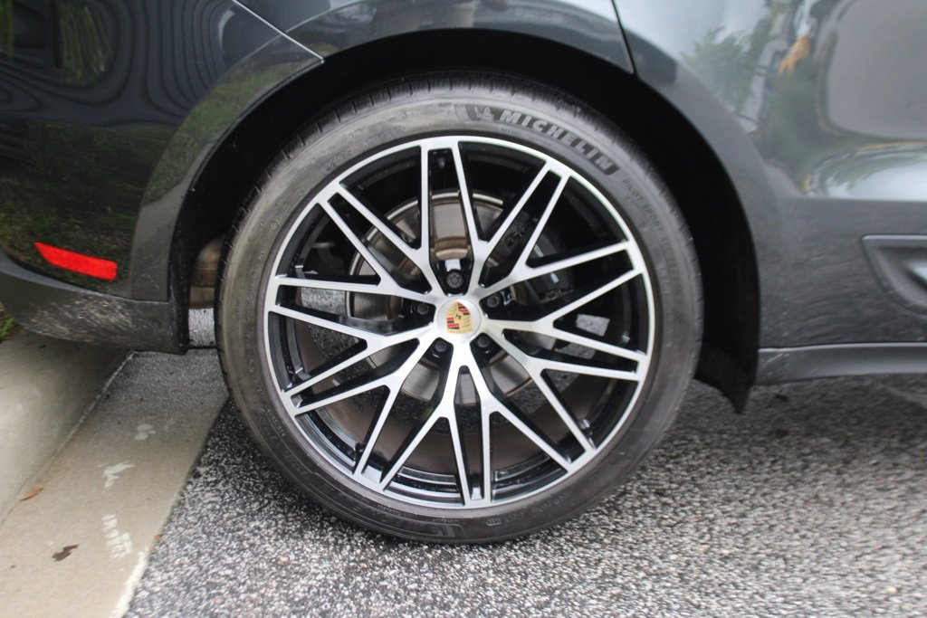 Used 2025 Porsche Macan image 16