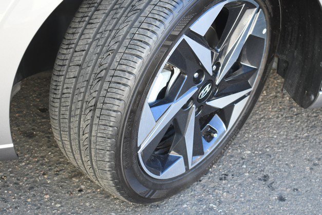 Used 2023 Hyundai Elantra SEL w/ Convenience Package image 11