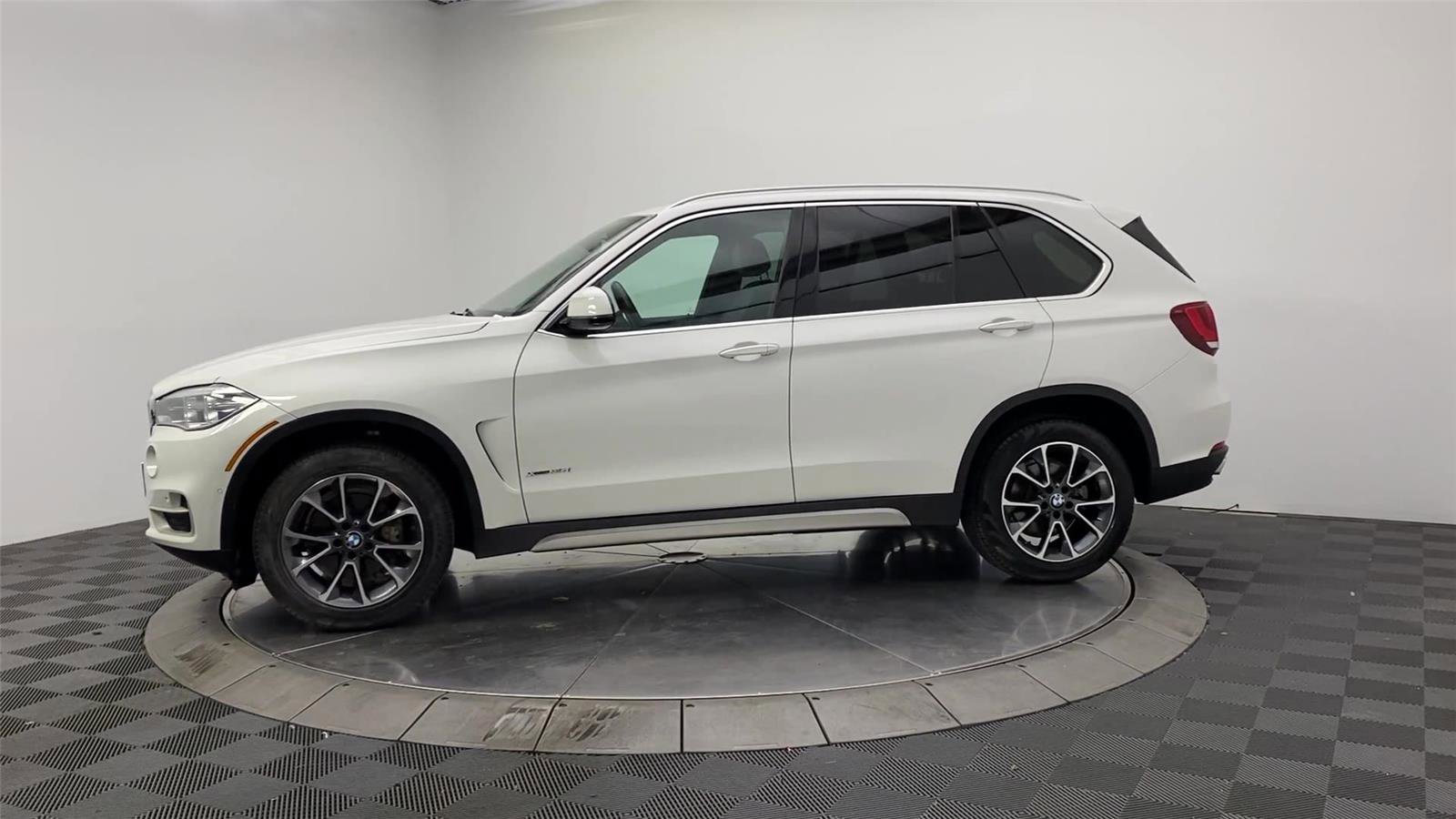Used 2018 BMW X5 xDrive35i w/ M Sport Package AWD/4WD image 5